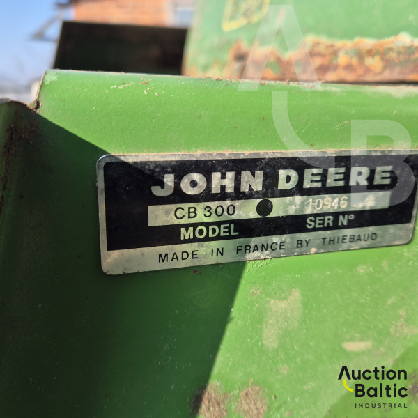John Deere CB 300