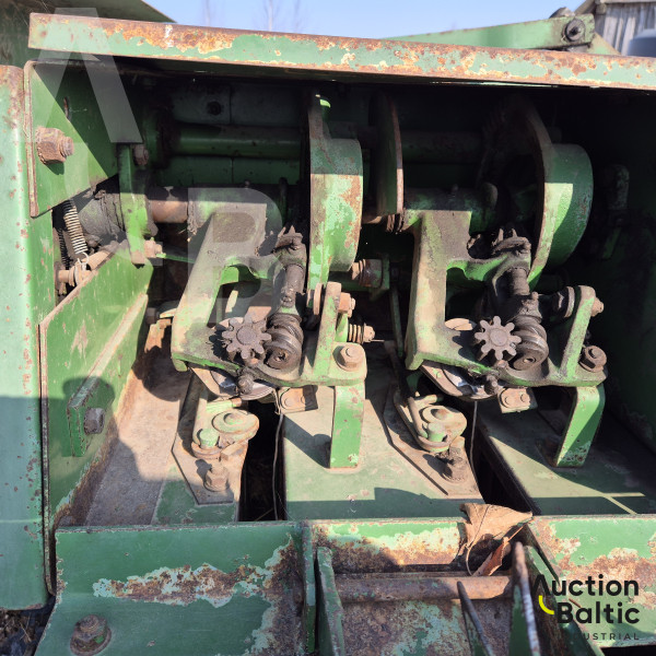 John Deere CB 300