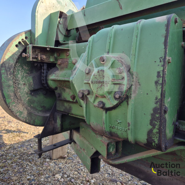 John Deere CB 300