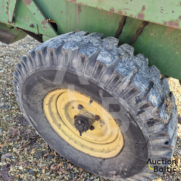 John Deere CB 300