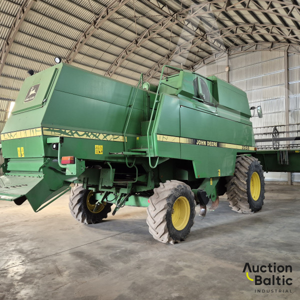 John Deere 2058