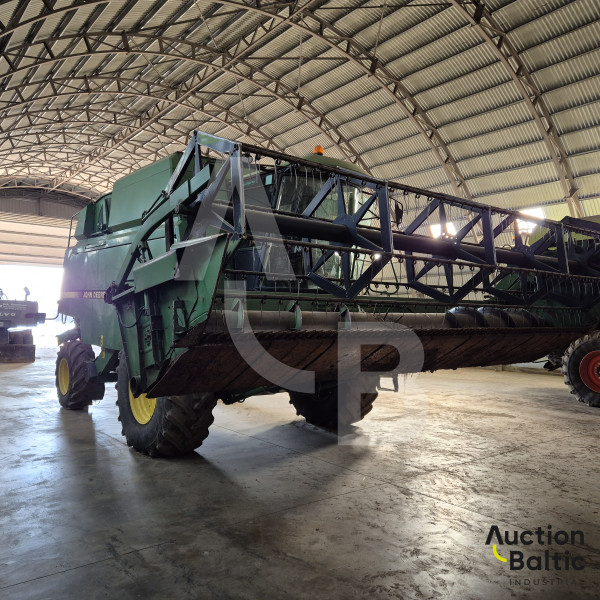 John Deere 2058