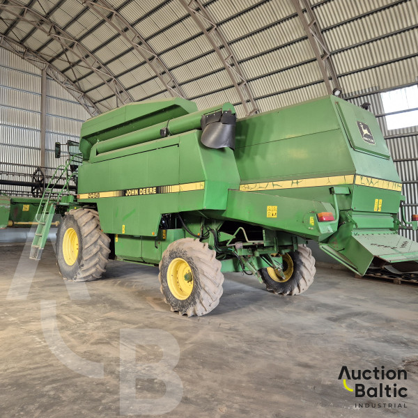 John Deere 2058