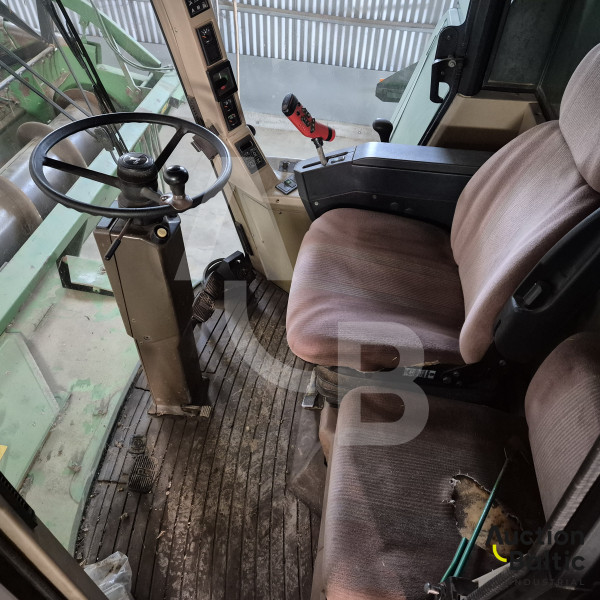 John Deere 2058