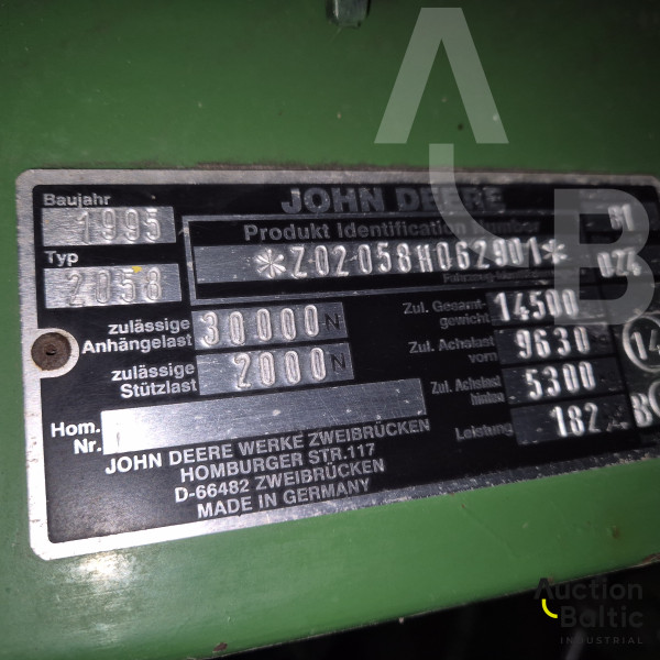 John Deere 2058