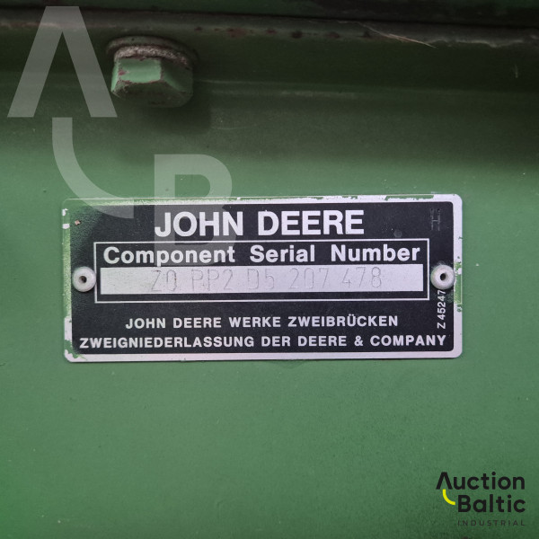 John Deere 2058