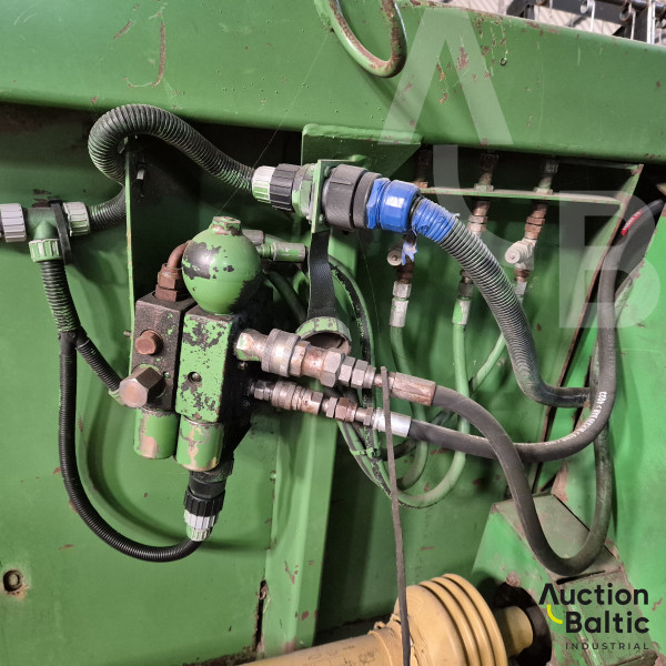 John Deere 2058