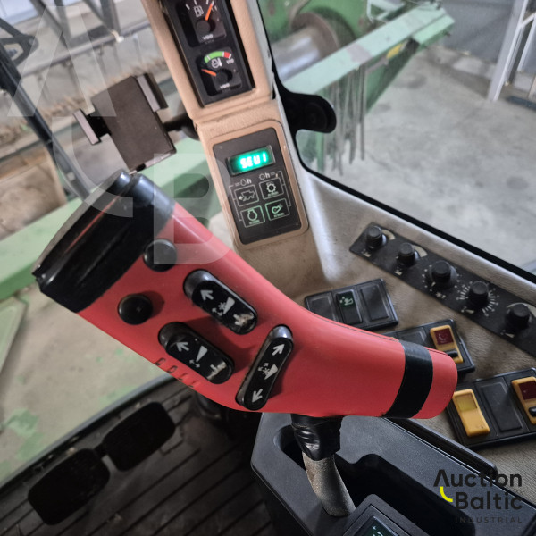 John Deere 2058