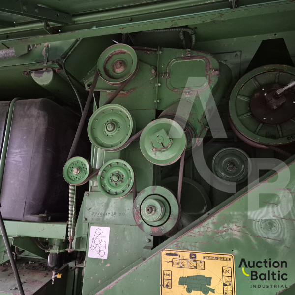 John Deere 2058