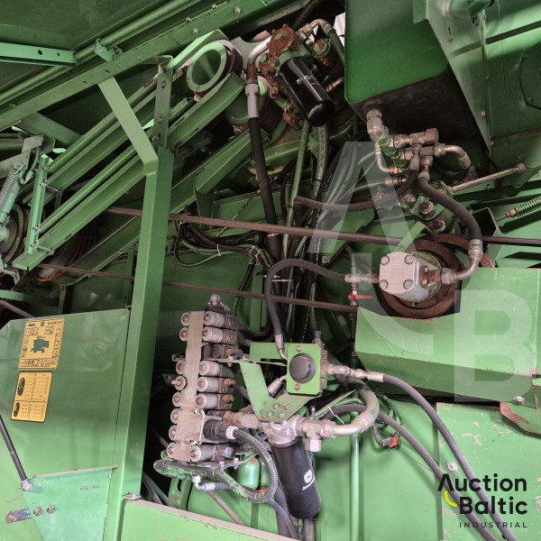 John Deere 2058