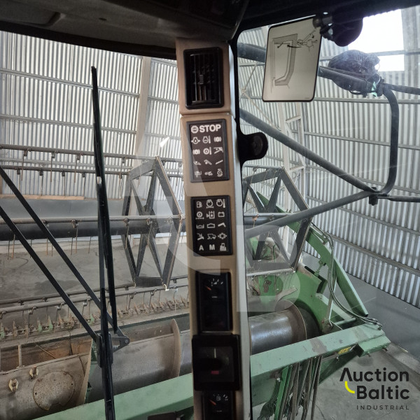 John Deere 2058