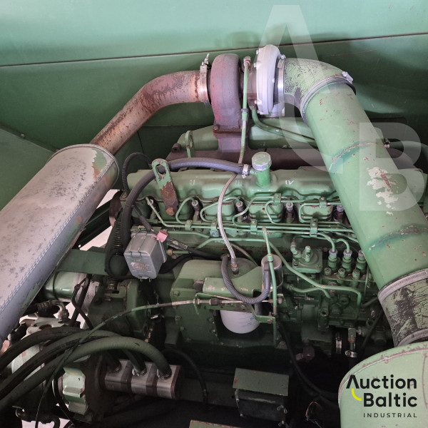 John Deere 2058