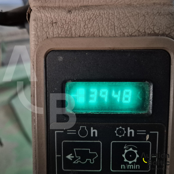 John Deere 2058