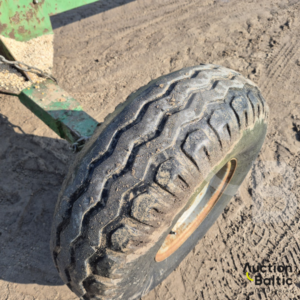John Deere 2058