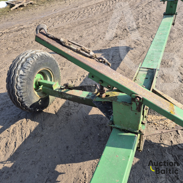 John Deere 2058