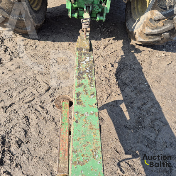 John Deere 2058
