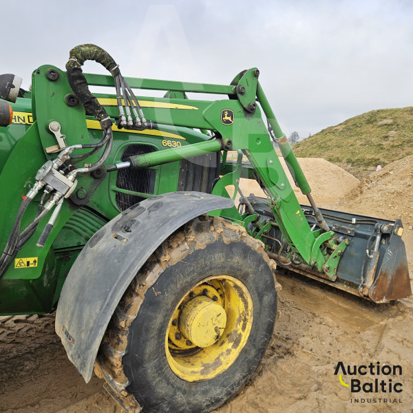 John Deere 6630