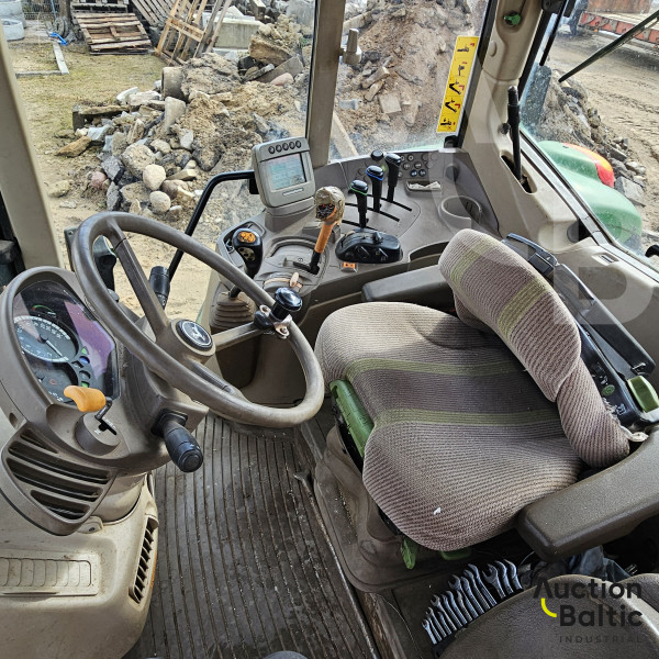 John Deere 6630