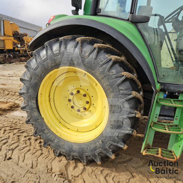 John Deere 6630