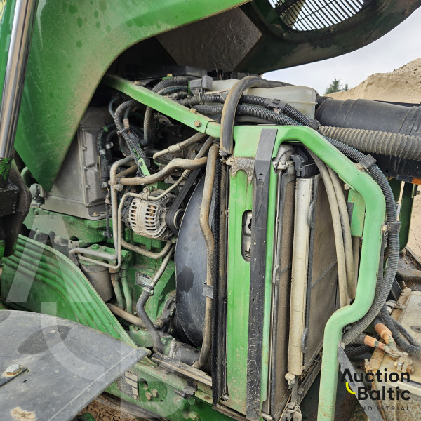 John Deere 6630