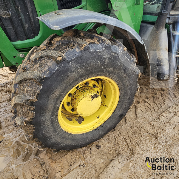 John Deere 6630