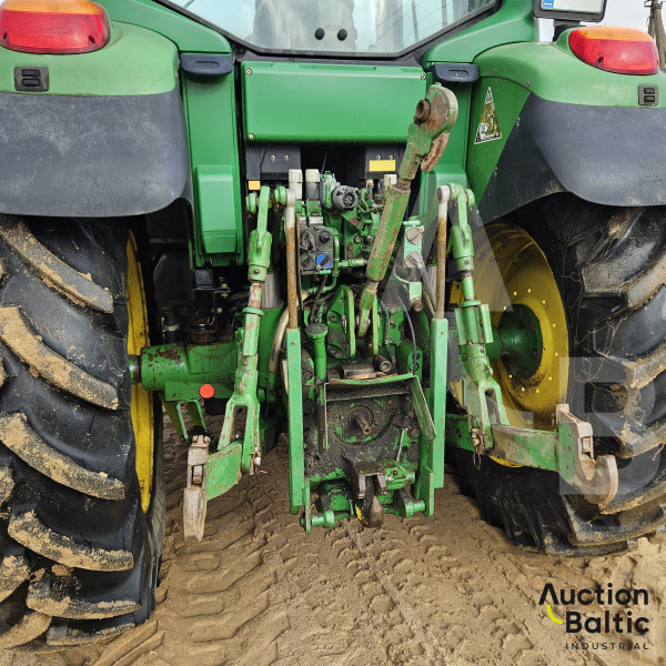 John Deere 6630
