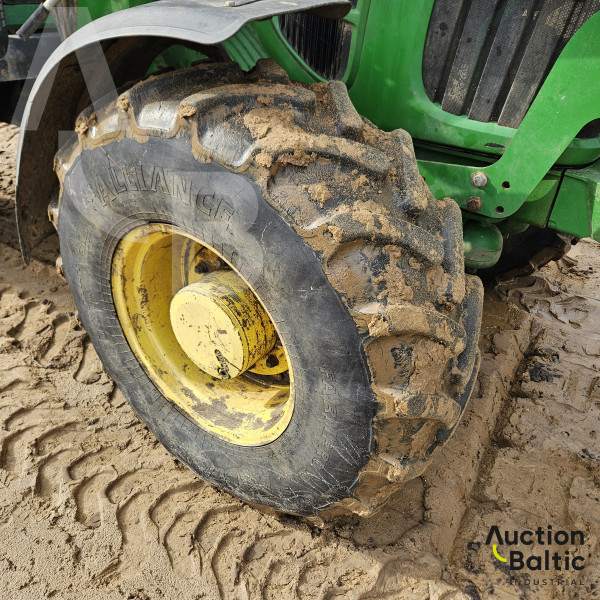 John Deere 6630