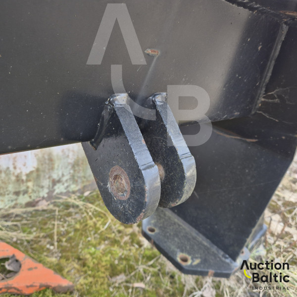 Support legs for forest trailer crane