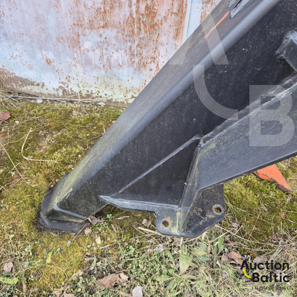 Support legs for forest trailer crane