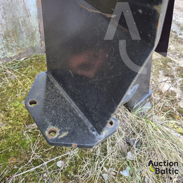 Support legs for forest trailer crane