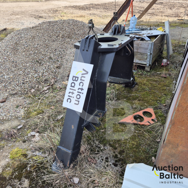 Support legs for forest trailer crane