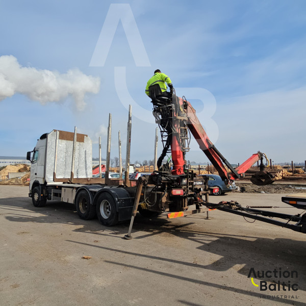 Volvo FH + Epsilon E120 Z79