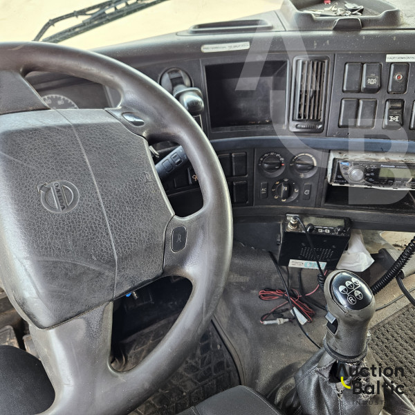 Volvo FH + Epsilon E120 Z79