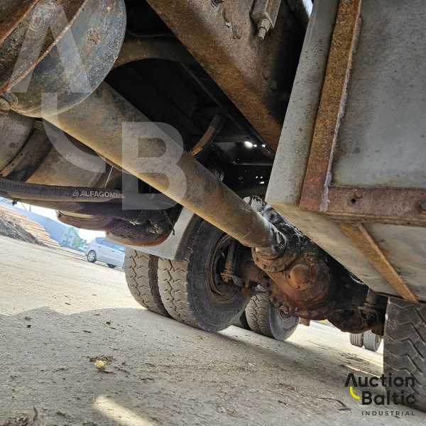 Volvo FH + Epsilon E120 Z79