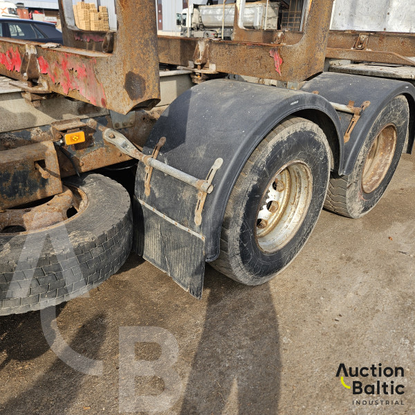 Volvo FH + Epsilon E120 Z79