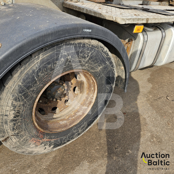 Volvo FH + Epsilon E120 Z79