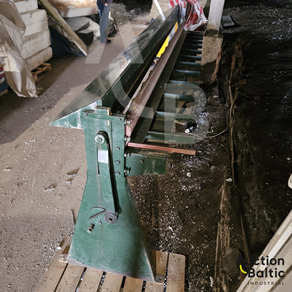 Sheet metal cutting machine