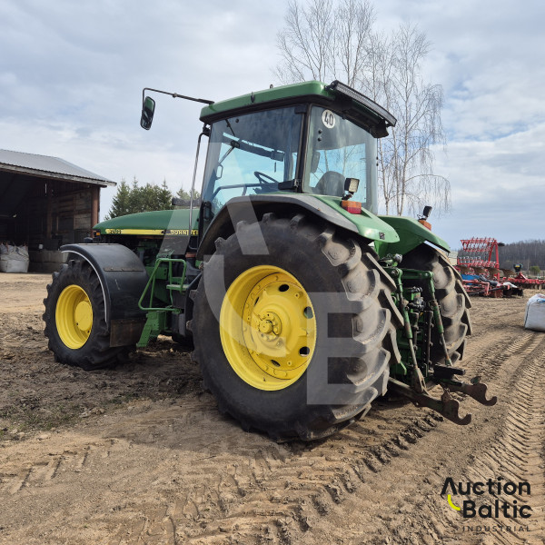 John Deere 8200