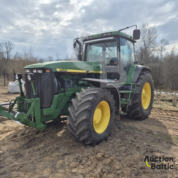 John Deere 8200