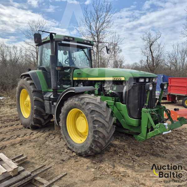 John Deere 8200