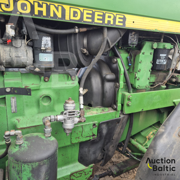 John Deere 8200