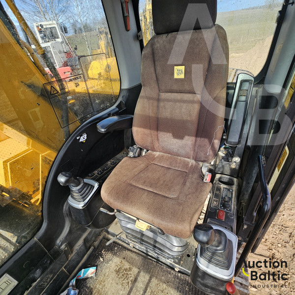 JCB JS130LC T4