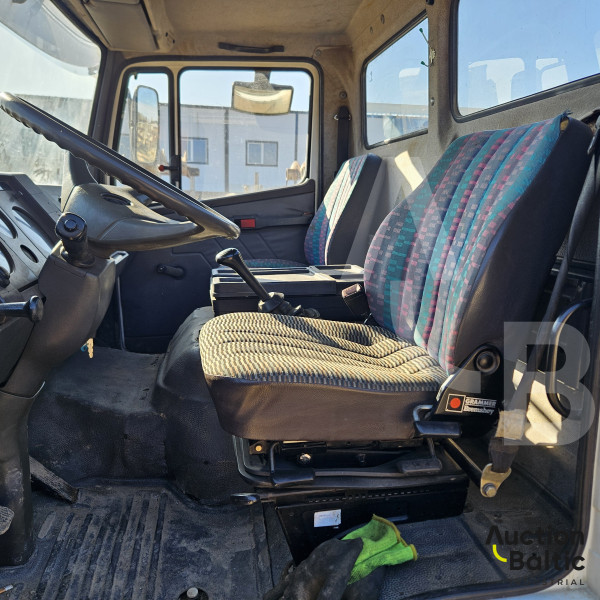 Mercedes-Benz 1120