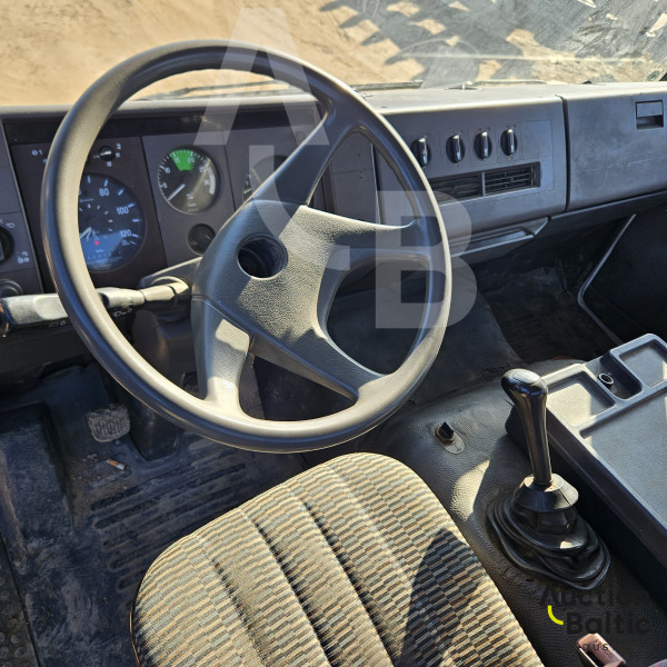 Mercedes-Benz 1120