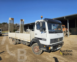 Mercedes-Benz 1120