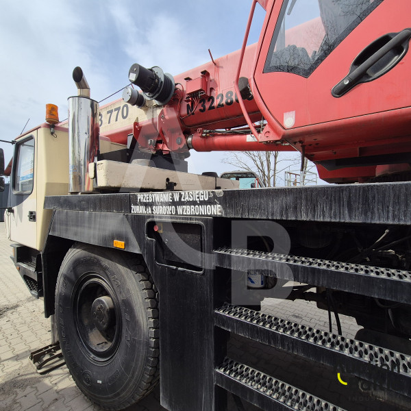 Grove GMK 2035 E