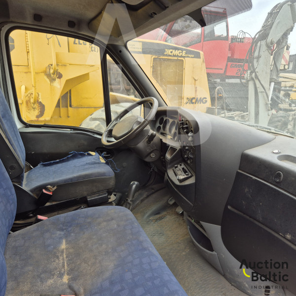 Iveco 35C 12 with HDS