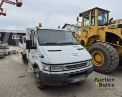 Iveco 35C 12 with HDS