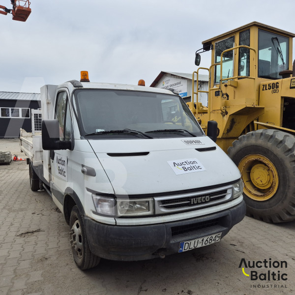 Iveco 35C 12 with HDS