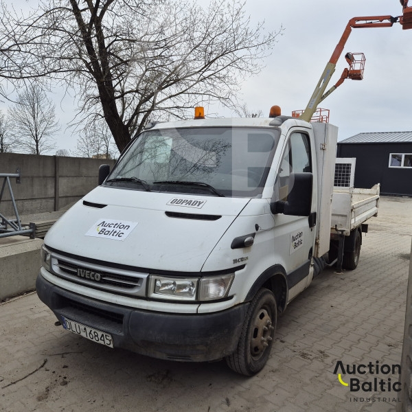 Iveco 35C 12 with HDS